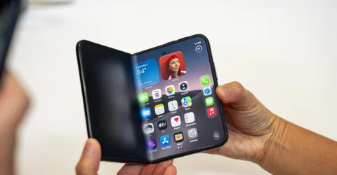 آبل تكشف عن هاتف iPhone Duo القابل للطي بسعر 1999 دولاراً