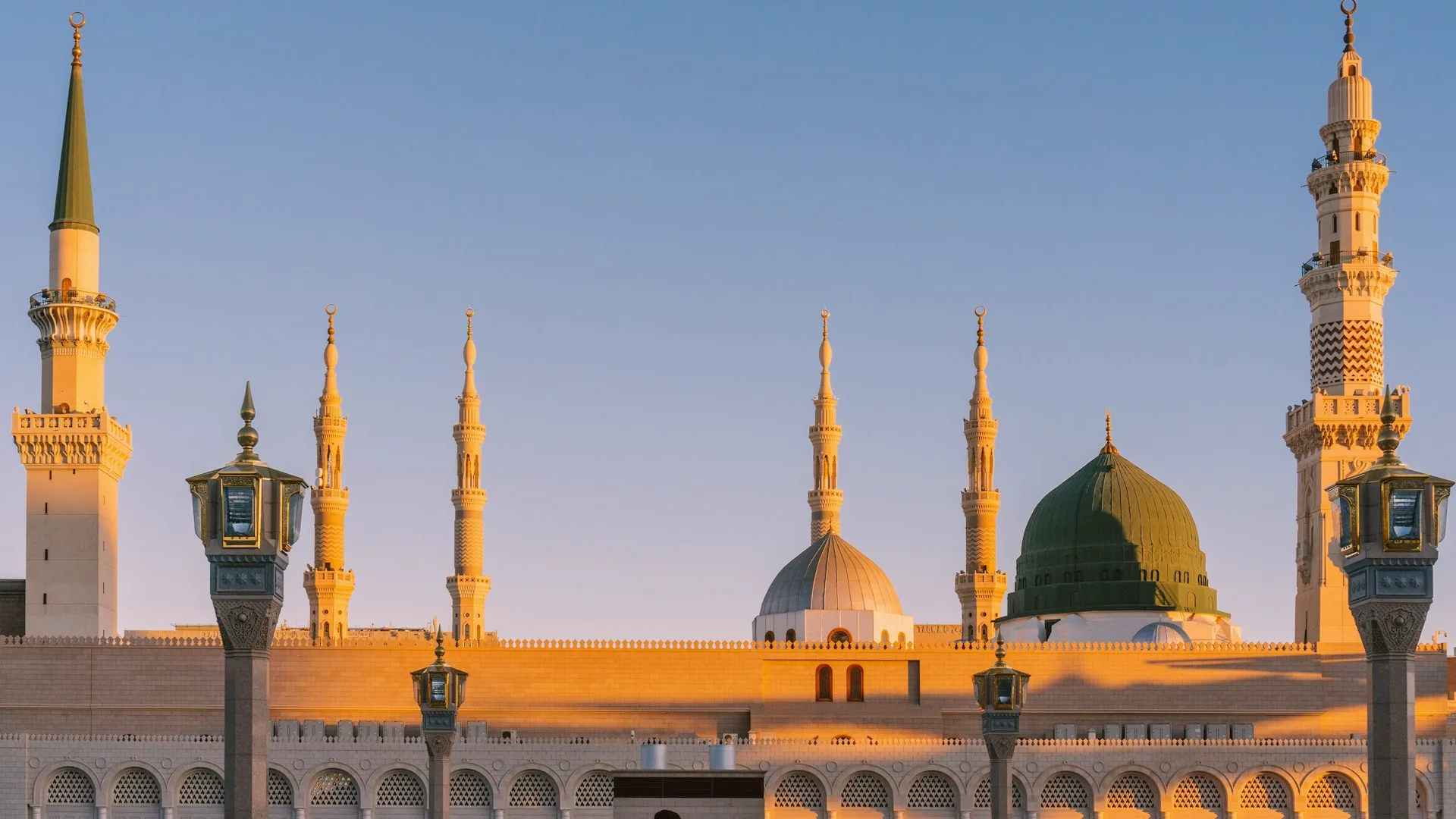 لماذا فرض الله الحجاب: تفسير الفقهاء الكلاسيكيين وتطور المصطلح تاريخياً