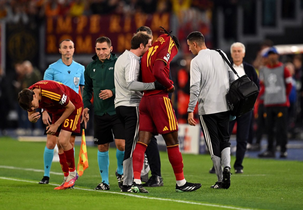 إصابة عضلية تبعد كونيه عن مواجهة روما وريال مدريد بعد 17 دقيقة