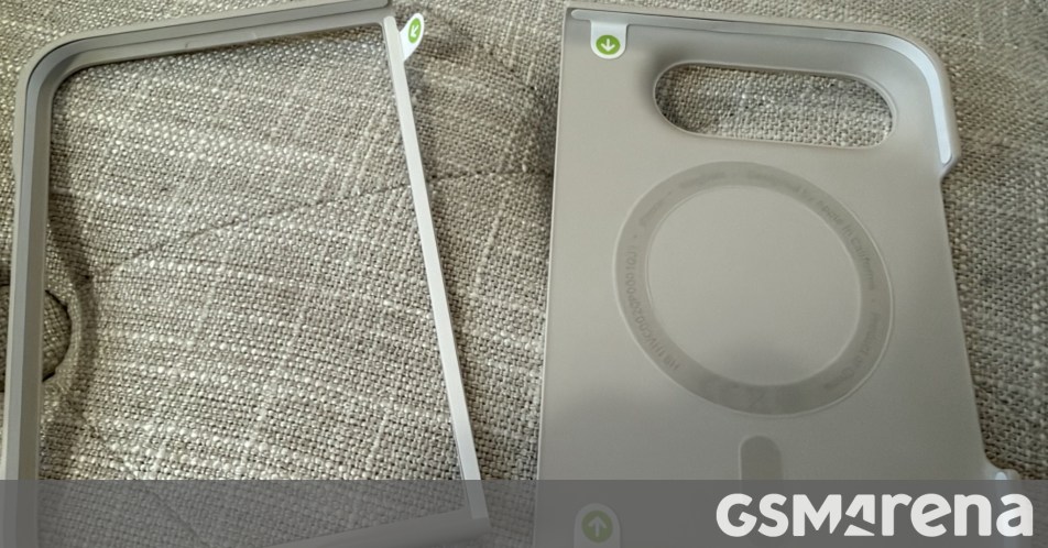 أبل تطلق غلاف iPhone Duo السيليكوني بـ79 دولاراً ويتطلب لصقاً داخلياً