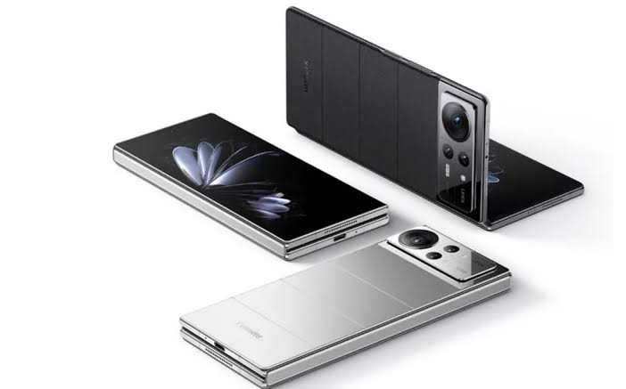 اشتريه دلوقتي ومش هتندم.. سعر ومواصفات هاتف Xiaomi Mix Fold 4 العملاق منافس الأيفون الرسمي