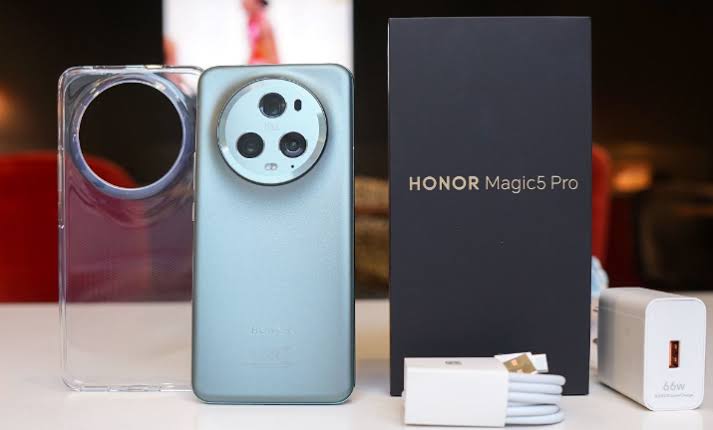 “قنبلة الموسم”.. هونور تطرح هاتفها الجديد  HONOR Magic5 Proبـ 16 جيجا رام وبطارية بقوة 5100 أمبير