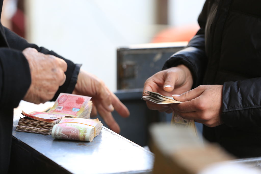 “الحكومة العراقية” تزف خبر سار لجميع الموظفين الان.. أعرف التفاصيل