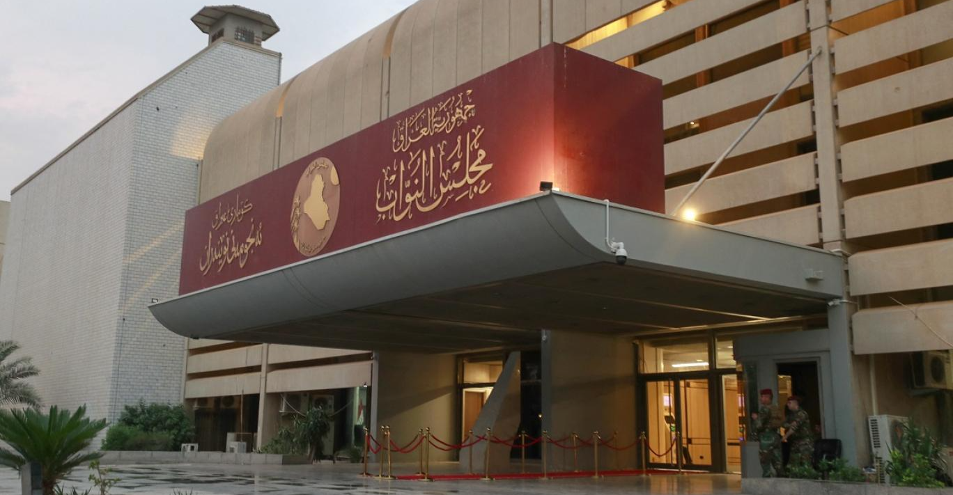 العراق يعتزم تعديل سن التقاعد إلى 63 عاما وأزمة رواتب الموظفين تتفاقم