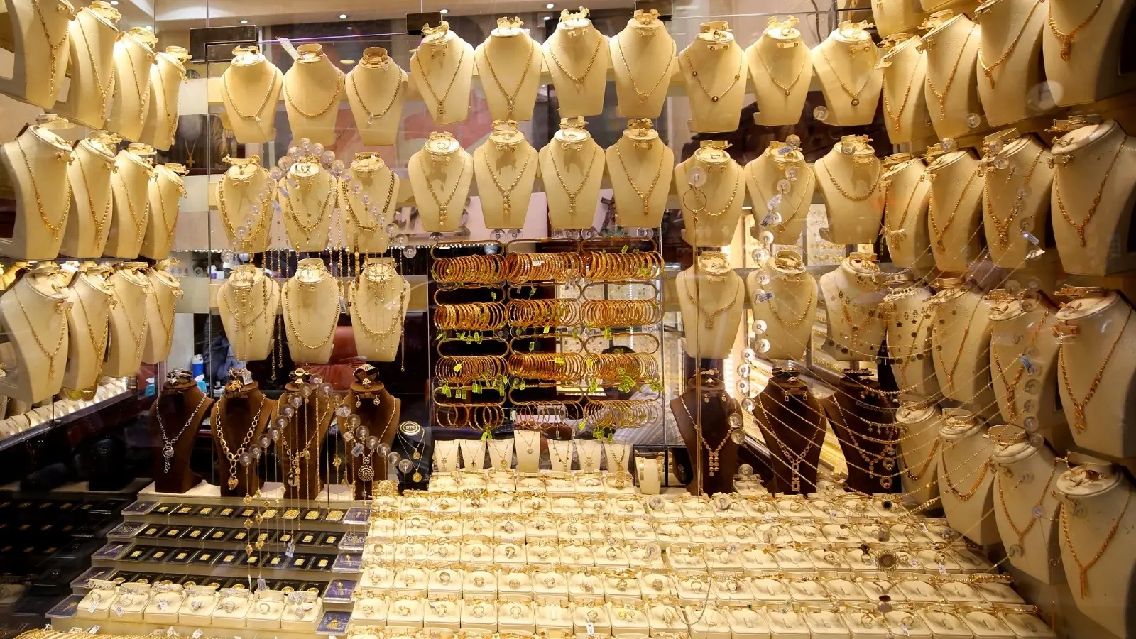 “ألحق اشتري دهب كتير” تراجع كبير في أسعار الذهب اليوم الجمعة 1-8-2025